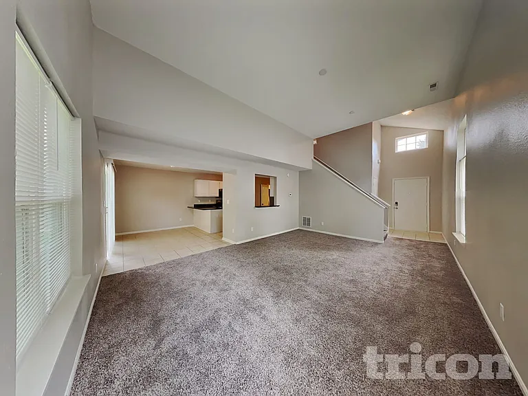 644 Meadows Edge Ln — Photo 2