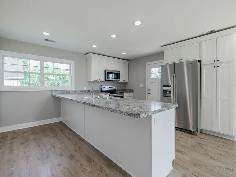 660 Fargo St — Photo 13