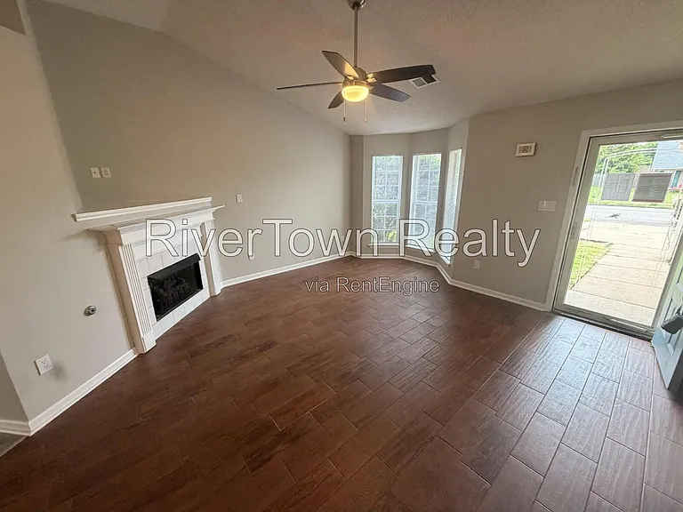 10570 Pecan View Dr — Photo 2