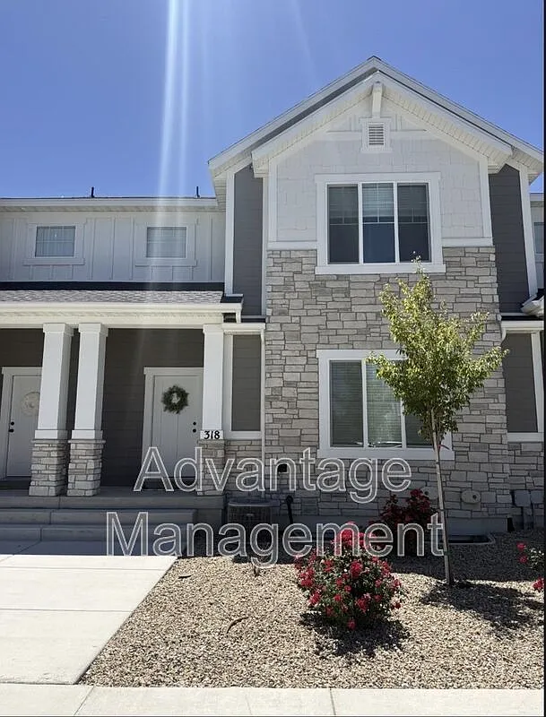 3 bed, 2.5 bath, 1763 sqft, $2,095 — Photo 1