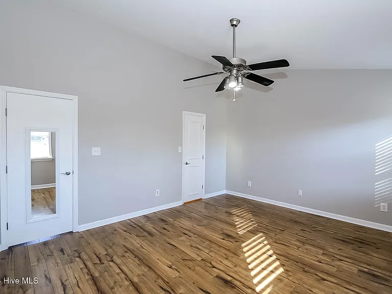 2901 Mandy Ln — Photo 28
