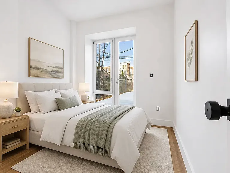 375 Hawthorne St #1BB — Photo 4