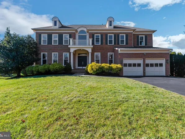 10401 Van Patten Ln, Great Falls, VA 22066