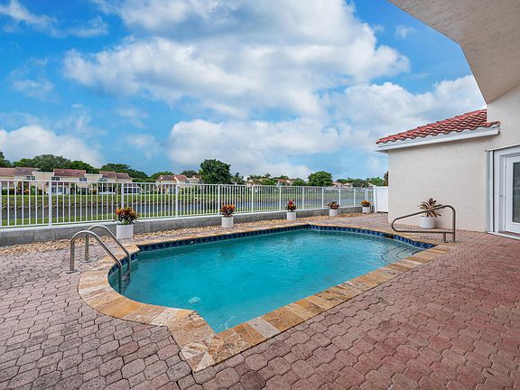 5th image of 23390 Torre Cir
