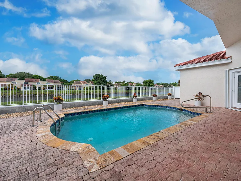 23390 Torre Cir — Photo 5