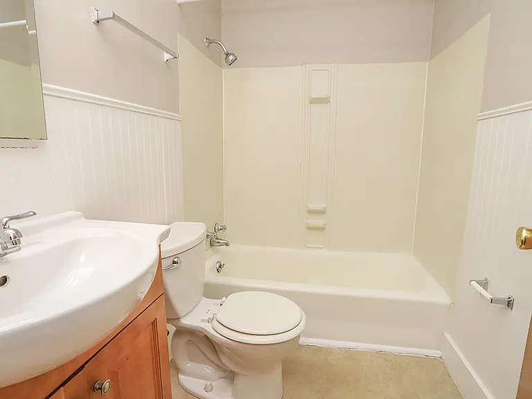 South Josephine Apartments — Photo 44