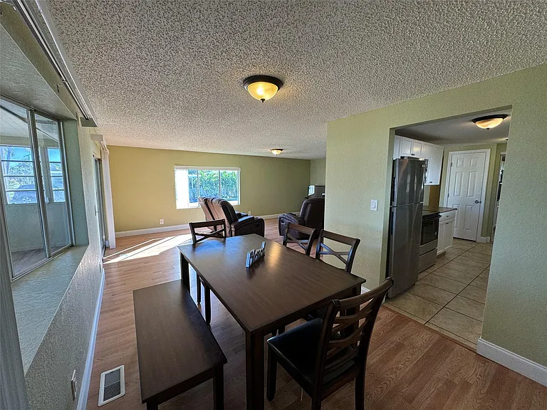 3028 Lakeshore Dr — Photo 12