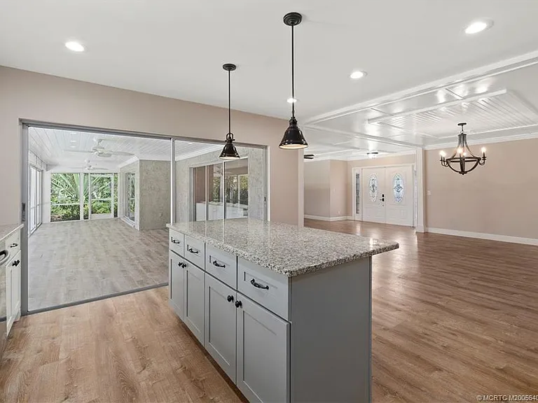53 N Sewalls Point Rd — Photo 16