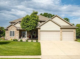 6600 Romford Ct, Johnston, IA 50131