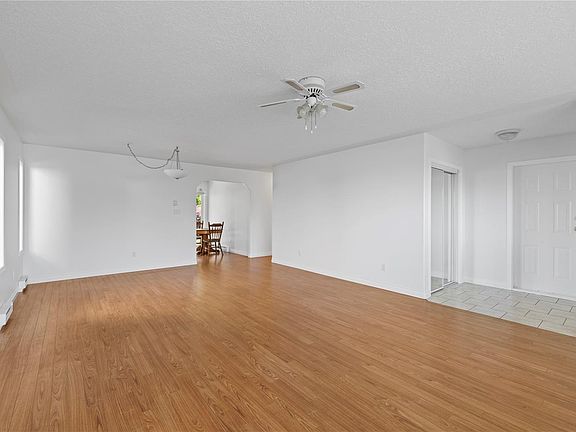 3rd image of 238 Strawberry Cres