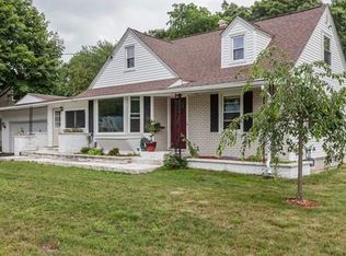 101 Chateaugay St, Chicopee, MA 01020