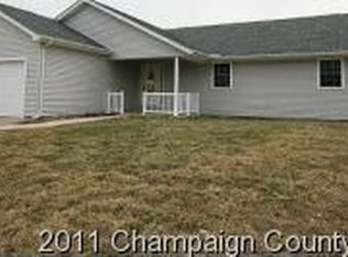 109 E Raccoon Rd, Villa Grove, IL 61956