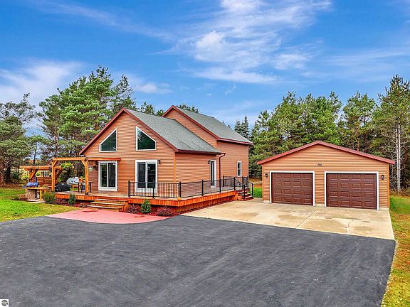 2nd image of 8811 Grand Valley Ln