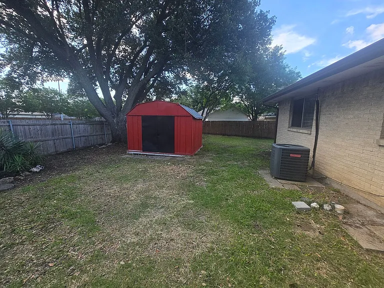 734 Spring Lake Dr — Photo 2