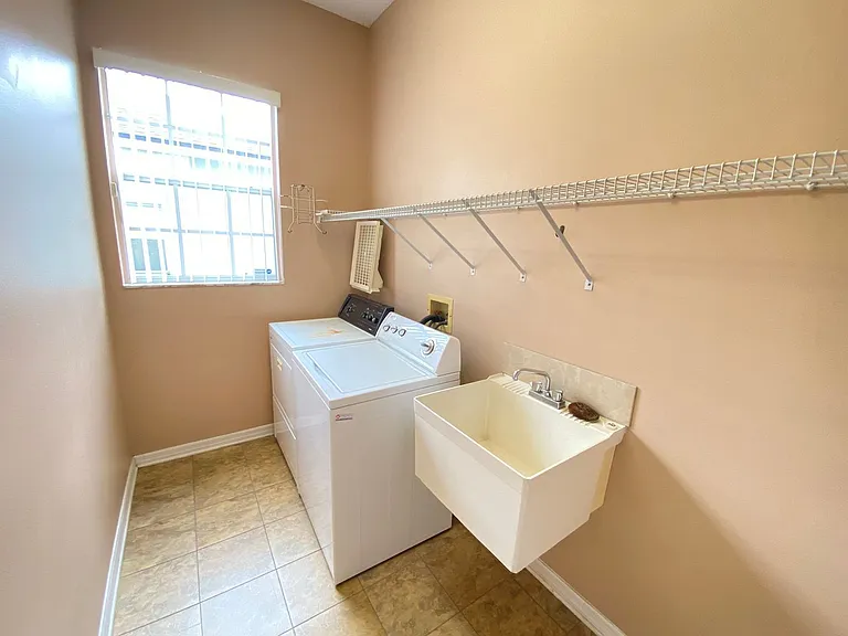 3708 Molona Dr — Photo 24
