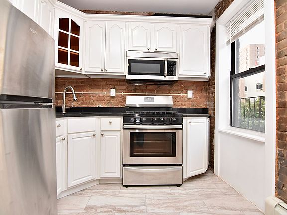 3rd image of 173 E 117th St APT 4