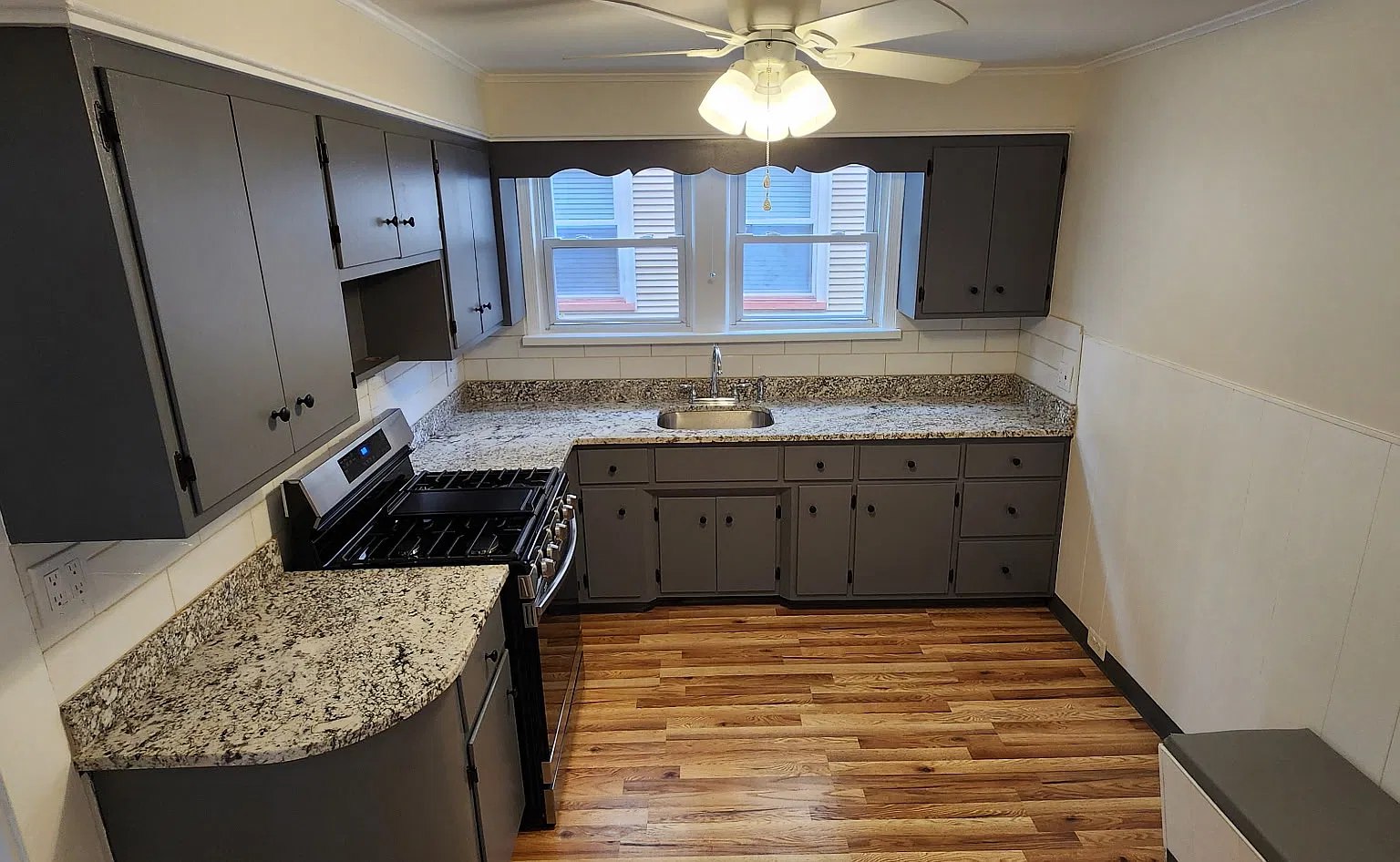 102-104 Beaumont Pl — Photo 4