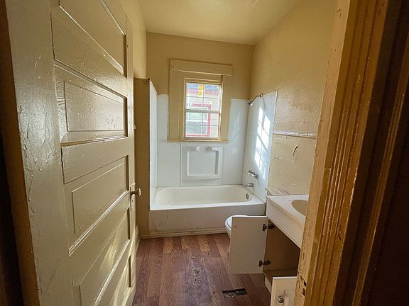 3rd image of 2816 Milton St