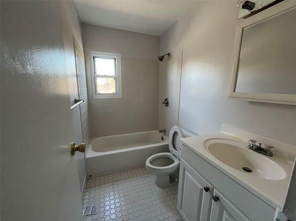 15 Harrison Ave #60G, Amityville, NY 11701