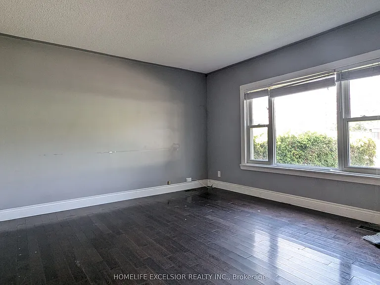 1478 Simcoe St N — Photo 10