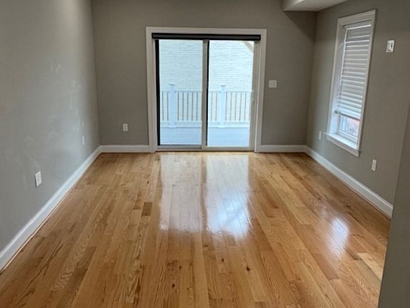 Master Suit Bedroom w/ private balcony 3rd Floor