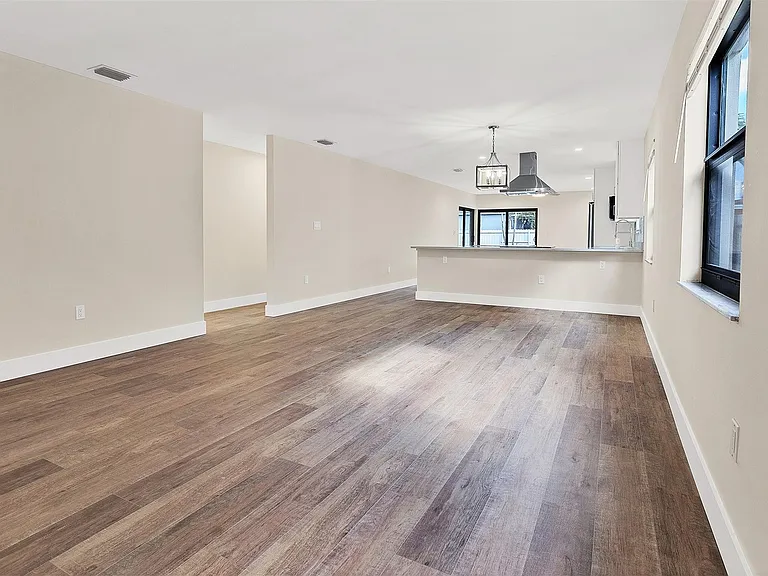 391 NW 58th Ave — Photo 3