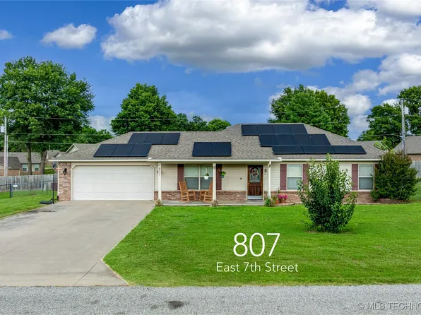 807 E 7th St, Grove, OK 74344