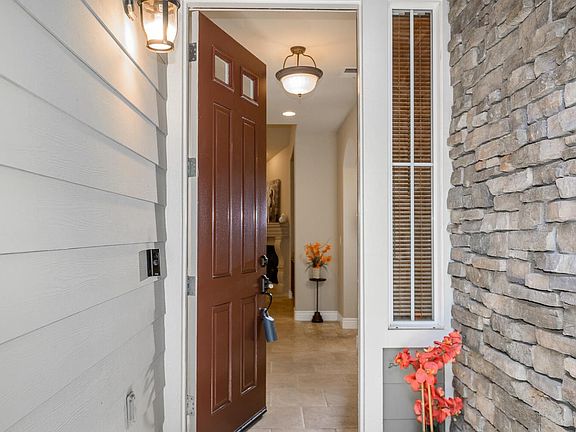 3rd image of 605 Calle Buena Vis