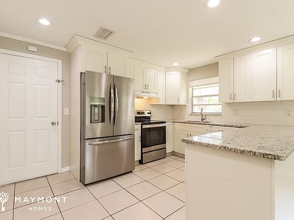5th image of 928 Parkwood Dr