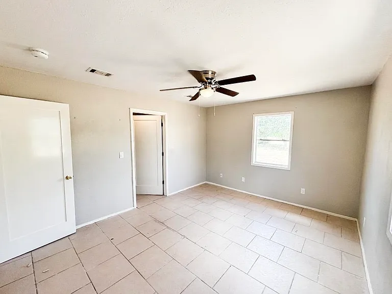 205 Cambridge Ln — Photo 14