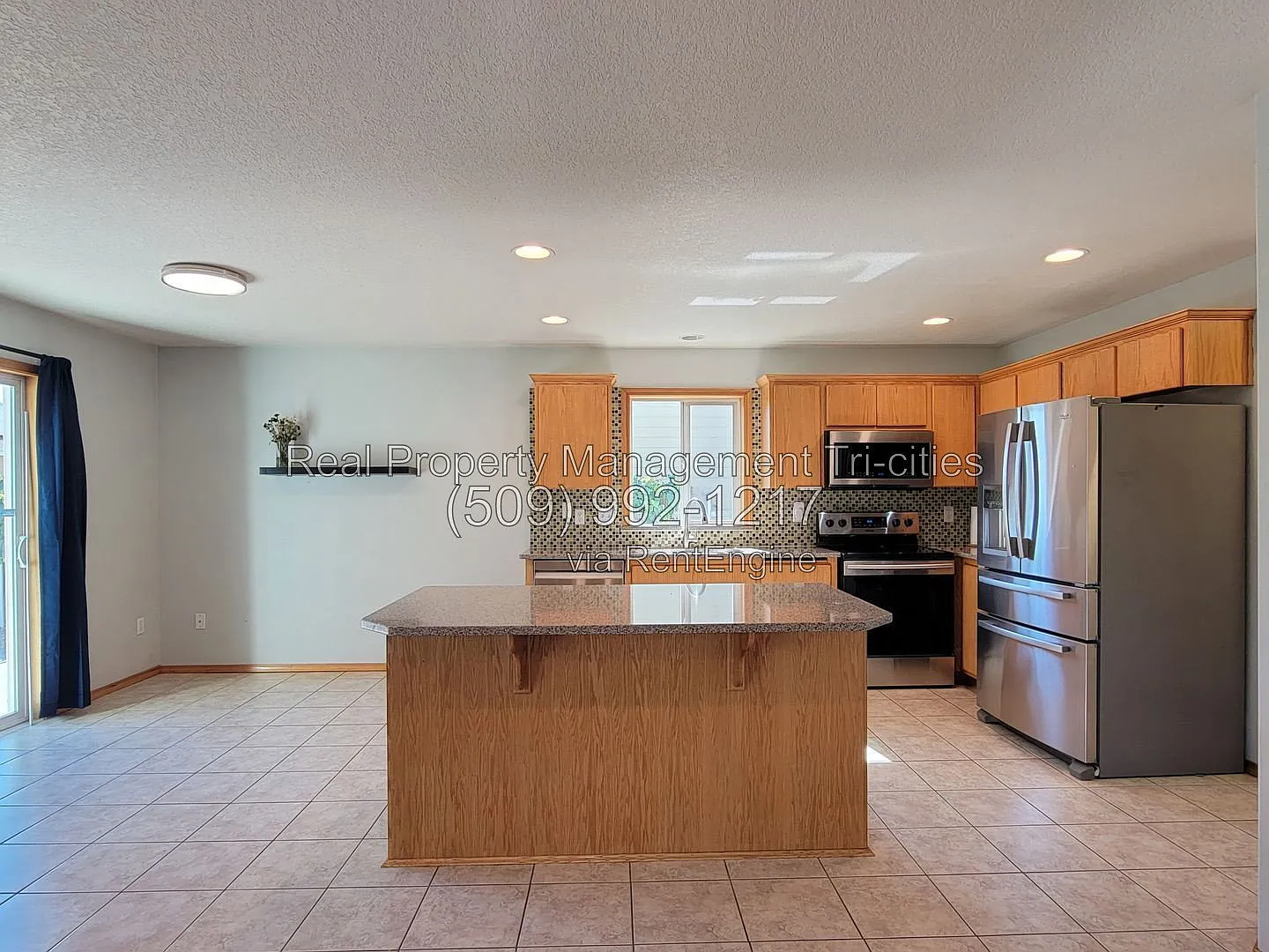 4 bed, 2.5 bath, 2166 sqft, $2,595 — Photo 3