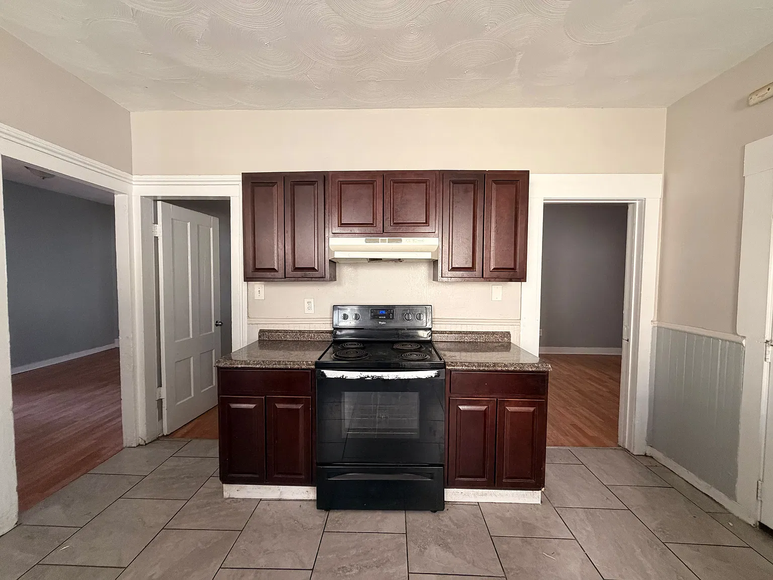 3 bed, $1,800 — Photo 1