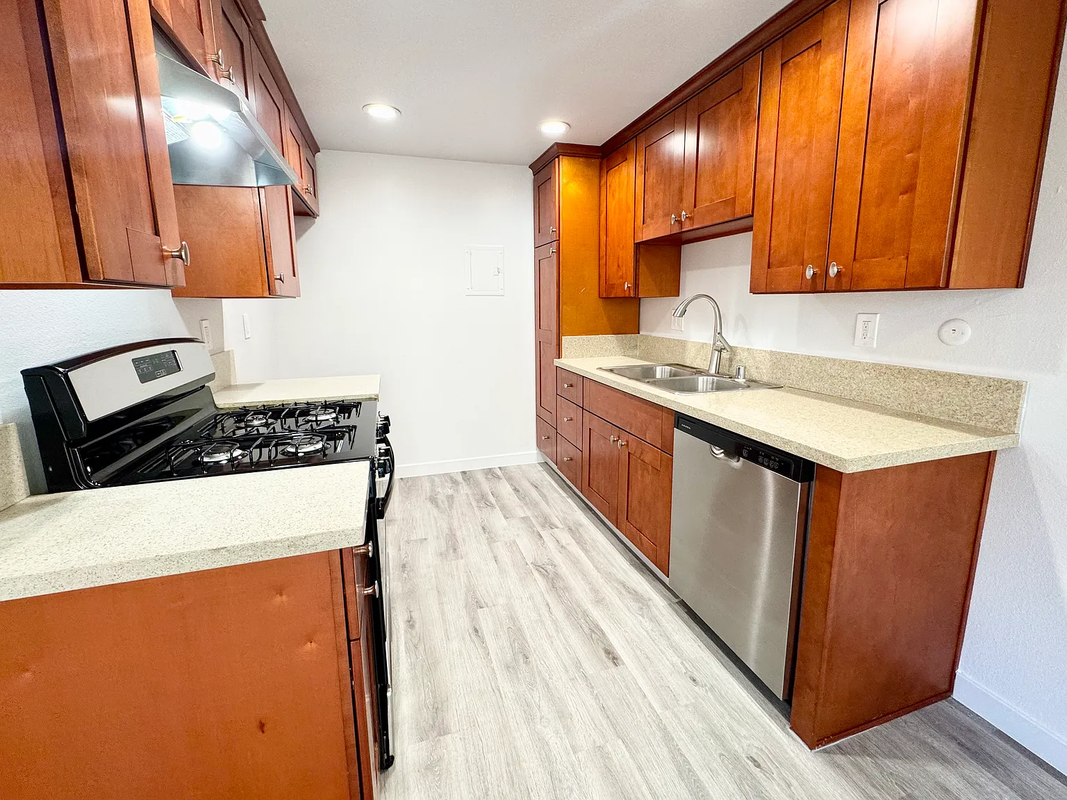 Monterey Apartments — Photo 1