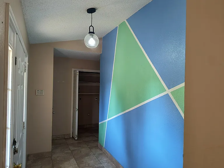 4110 Scotland Dr — Photo 2