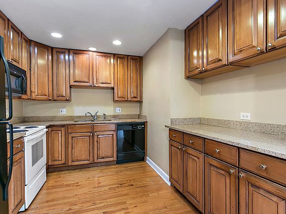 2nd image of 5450 Astor Ln Unit 107
