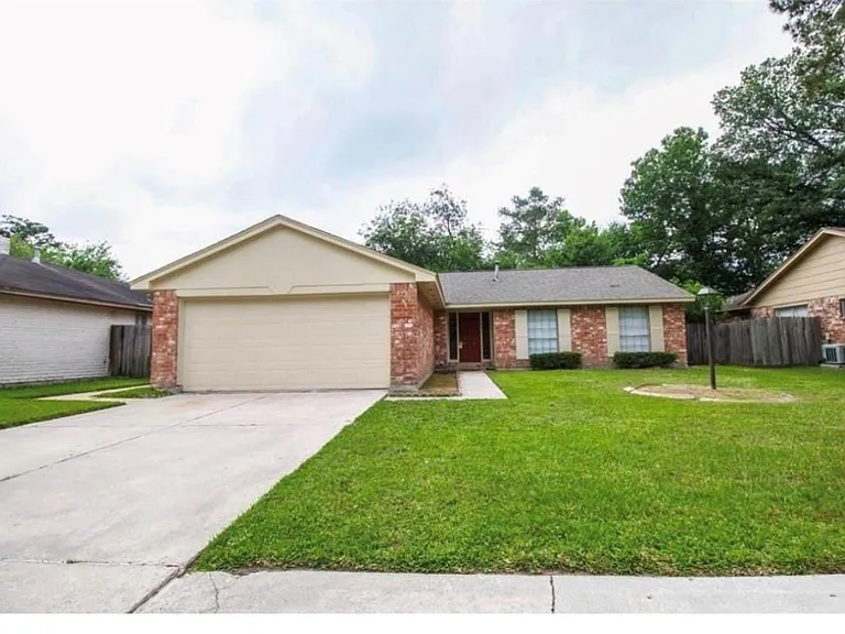 22219 Acorn Valley Dr — Photo 1