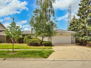 111 W Appletree Ln, Arlington Heights, IL 60004