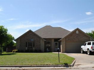 1408 Normandy Dr, Graham, TX 76450
