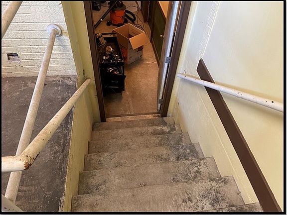 5th image of 108 W Chestnut St