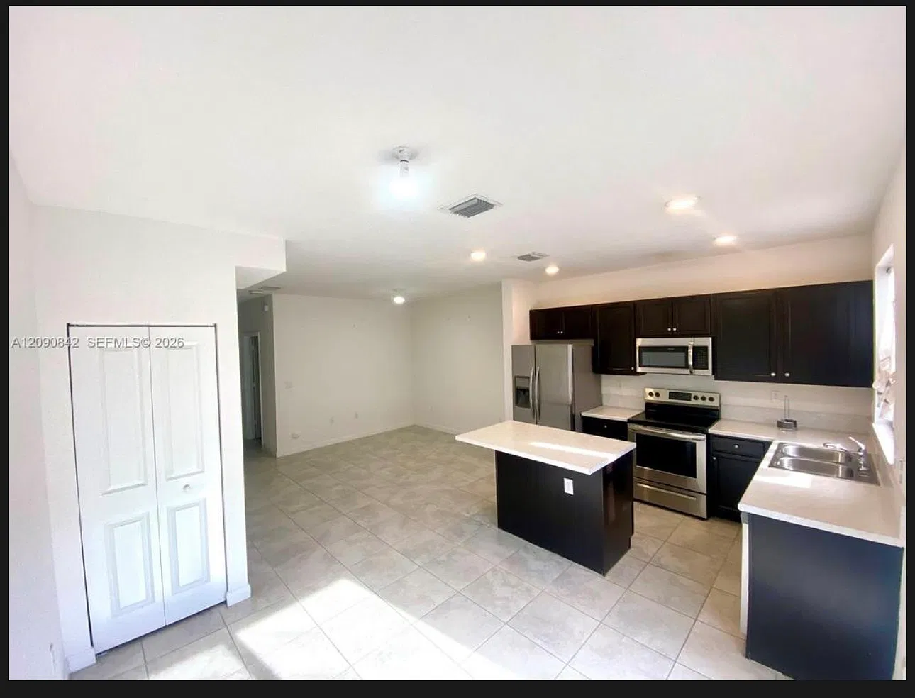 3 bed, 1796 sqft, $2,695 — Photo 4
