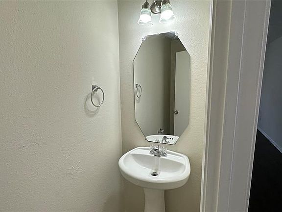 5th image of 17123 Oakwood Chase Dr