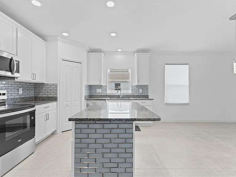 681 SW Millard Dr — Photo 11