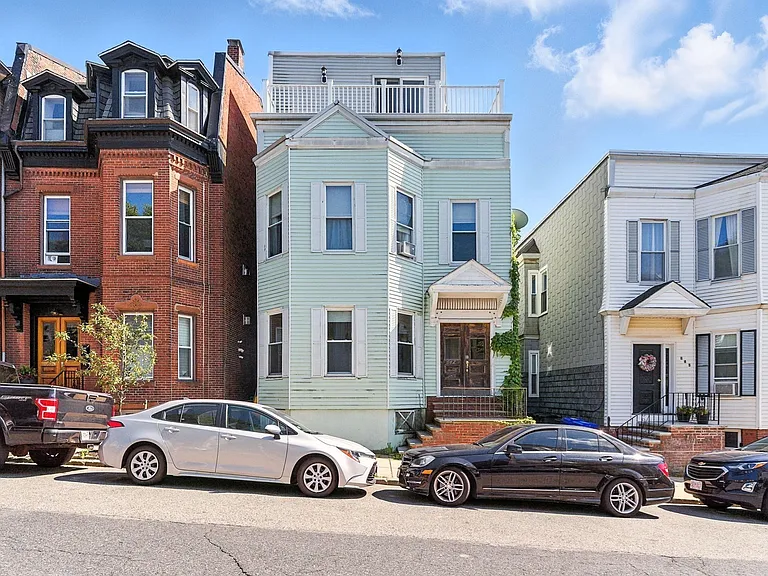 647 E 3rd St #1 — Photo 12