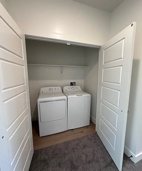 Full-size washer/dryer included.