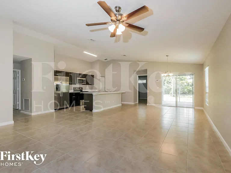 1902 SW Janette Ave — Photo 4