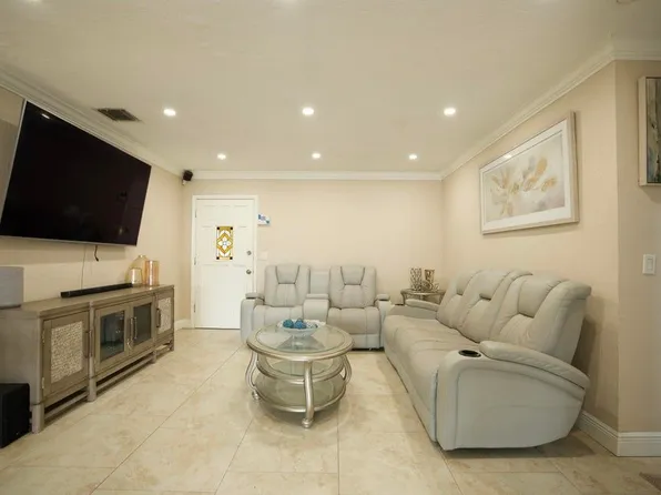2836 SW 4th Ct, Fort Lauderdale, FL 33312