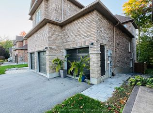33 Camelot Sq, Barrie, ON L4M 0C3