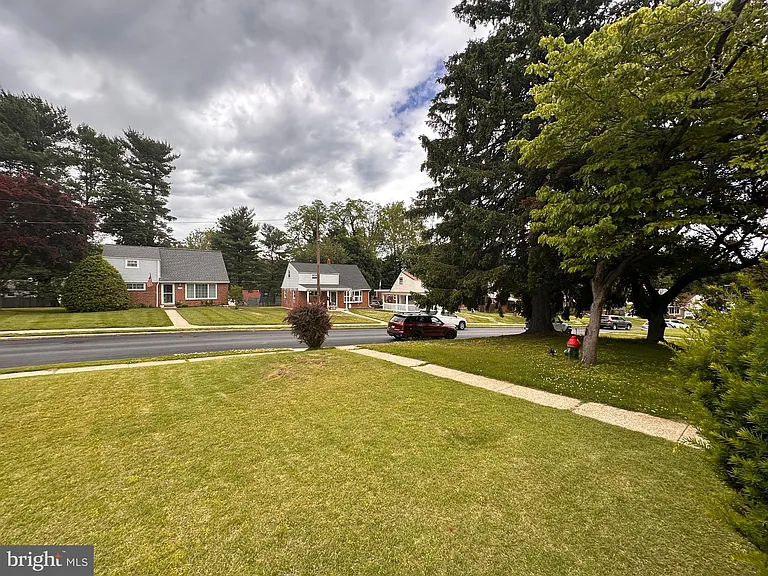 904 Scotia Rd — Photo 6
