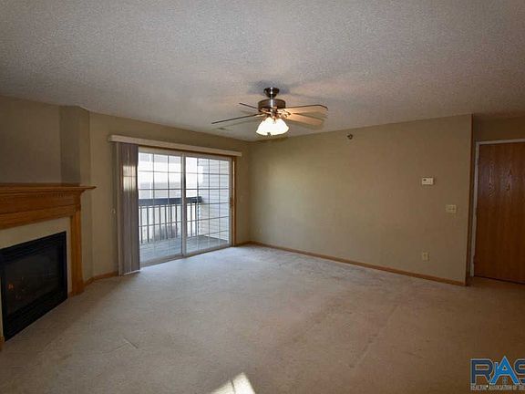 4th image of 7450 S Louise Ave #B201