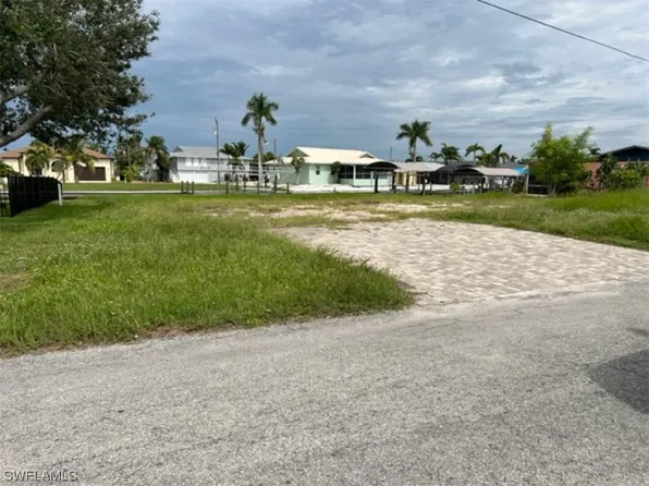 3648 Clipper Ln, Saint James City, FL 33956